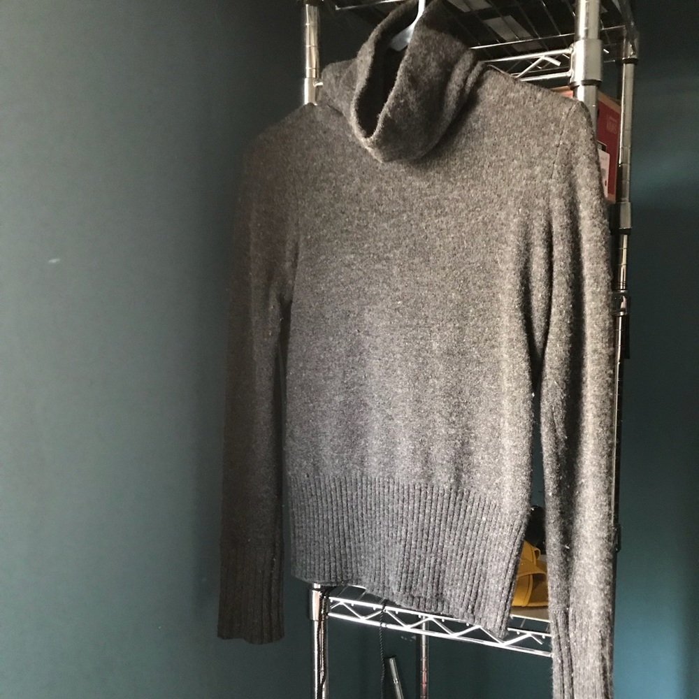 100 % lambs wool dark grey sweater